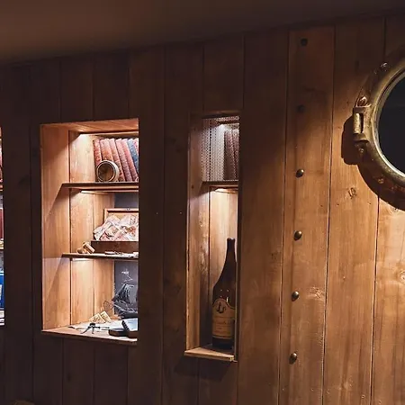 L'escale Des Grands Crus - Winelodge Centre 리부른