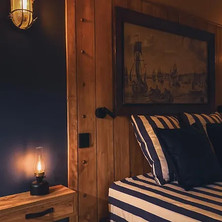 L'escale Des Grands Crus - Winelodge Centre 리부른